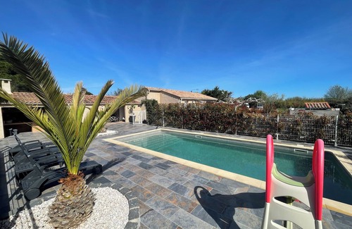 Pezenas House | Maisonnette and swimming pool in enclosed grounds electric gate