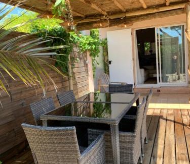 Cote d'Azur- French Riviera Apartment | Maisonnette Antelissa à 3 minutes en voiture des plages et du centre ville