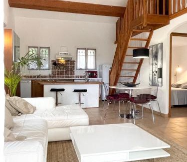 Cote d'Azur- French Riviera Apartment | Maisonnette Antelissa à 3 minutes en voiture des plages et du centre ville