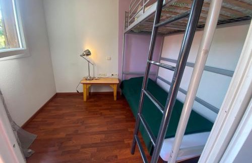 Cassen Resort | Maisonnette dans village vacances canapé convertible , chambre 1 lit et mezzanine ,draps en plus