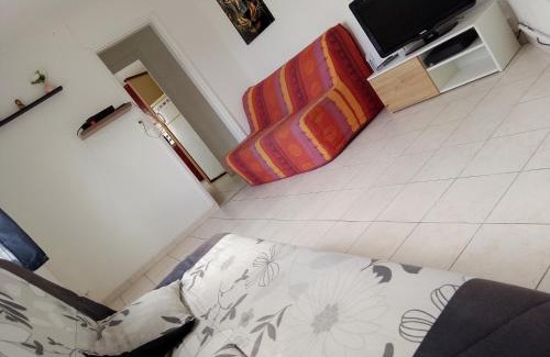 Saintes Apartment | Maisonnette
