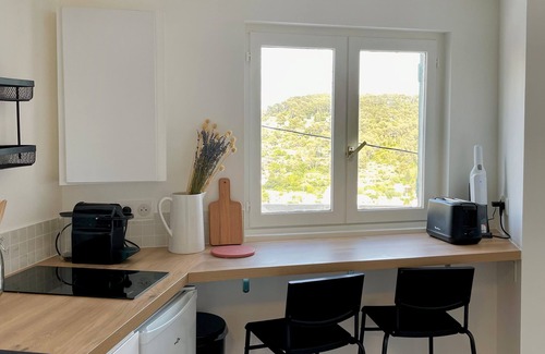Sollies-Toucas House | Maisonnette with view 12km from the beach