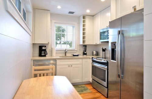 Uptown - Upper Duval House | ~ MAISONS de LUXE ~ 2 Stunning Homes w/Private Pool ON DUVAL.