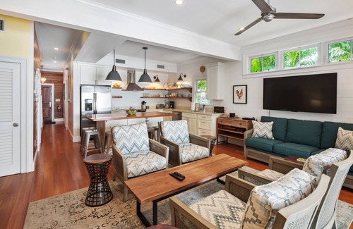 Uptown - Upper Duval House | ~ MAISONS de LUXE ~ 2 Stunning Homes w/Private Pool ON DUVAL.