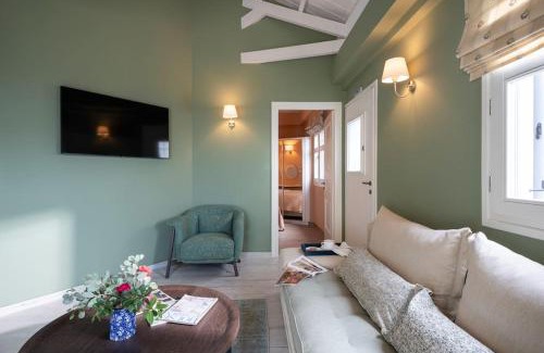Kiparissia Apartment | Maistro Residence - Old Town Home Collection