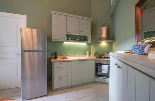 Kiparissia Apartment | Maistro Residence - Old Town Home Collection