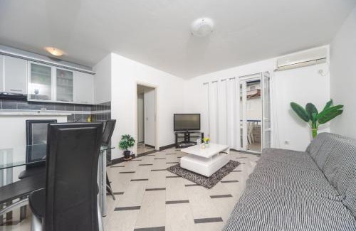 Rafajlovici Apartment | Maja apartman fontana Rafailovici