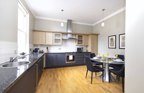 Old Town Apartment | Majestic Apartment on the Royal Mile