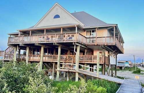Grand Isle House | Majestic bayfront home. 450’ pier w/boat access, crabbing, fishing, & swimming.
