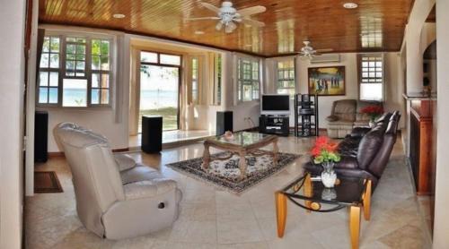 Rio Bueno House | Majestic Beach House Jamaica