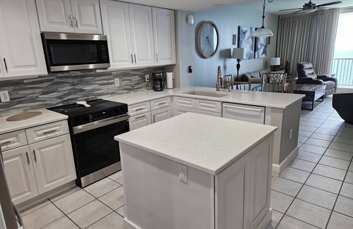 Long Beach Condo | Majestic Beach Resort Come Enjoy the Amazing Views of the Beach from the Balcony