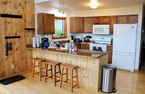 Kodiak House | 🐻 Majestic Bear- Central Location with Spectacular Views 🏔🦅🎣🐋⚓️🦦