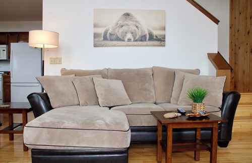Kodiak House | 🐻 Majestic Bear- Central Location with Spectacular Views 🏔🦅🎣🐋⚓️🦦