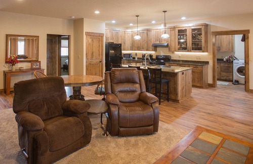 Cle Elum House | Majestic Bull Elk, Rambler, Views, Porches