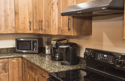 Cle Elum House | Majestic Bull Elk, Rambler, Views, Porches
