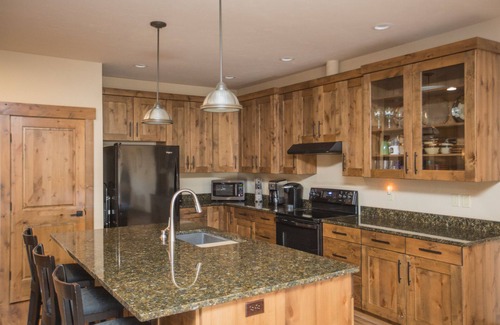 Cle Elum House | Majestic Bull Elk, Rambler, Views, Porches
