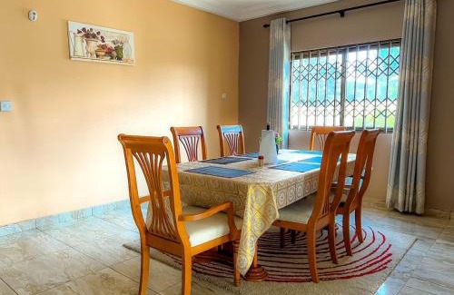Kwabenyan House | majestic cottage