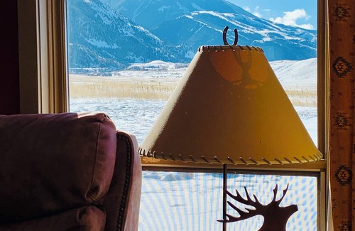 Livingston House | Majestic Getaway in the Mountains The Steele House Paradise Valley Montana