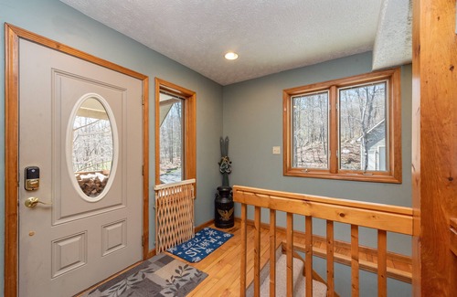 McHenry House | Majestic Lodge: Lakefront, Dogs Welcome, Dock, 2 Hot Tubs, Sauna!
