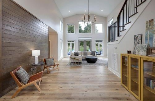 Lebanon House | Majestic Manor-Private Hundred Acre Yard-Pool/Spa