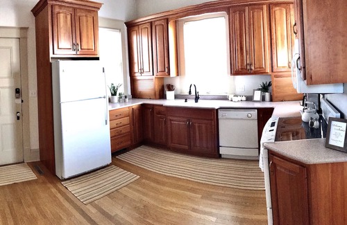 Lansing House | Majestic Mississippi River Views! Booking for August!