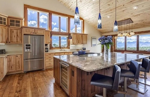 Howard House | Majestic Mountaintop Retreat! Luxury in a serene setting All seasons family fun
