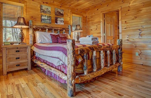 Mineral Bluff Cabin | Majestic north Georgia mountain views! Ask me about special rates!