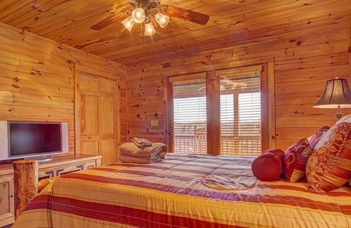 Mineral Bluff Cabin | Majestic north Georgia mountain views! Ask me about special rates!