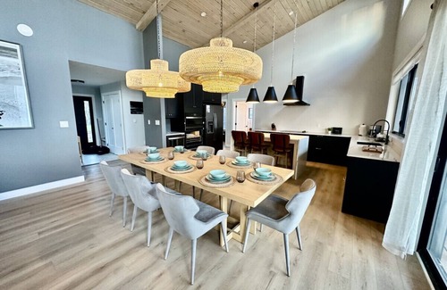 Hunts Point Ski Chalet | Majestic Oceanfront Chalet - Hot tub and Sauna- Private