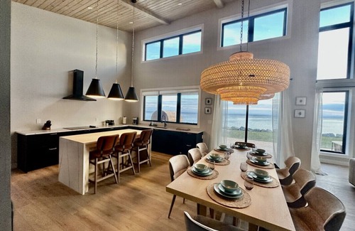 Hunts Point Ski Chalet | Majestic Oceanfront Chalet - Hot tub and Sauna- Private