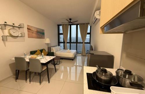 Kuala Lumpur City Centre Apartment | Majestic Residences KLCC By Moonlight