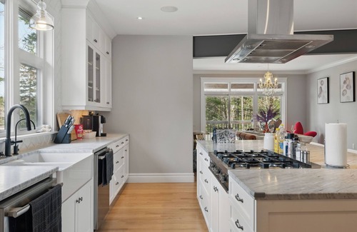 Hammonds Plains House | Majestic Retreat on Schmidt Lake
