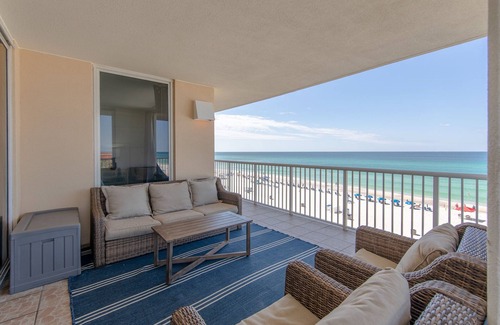Long Beach Condo | Majestic Towers 4th floor end unit 4/BR3/BA *Directly Over The Pool*Sleeps 12