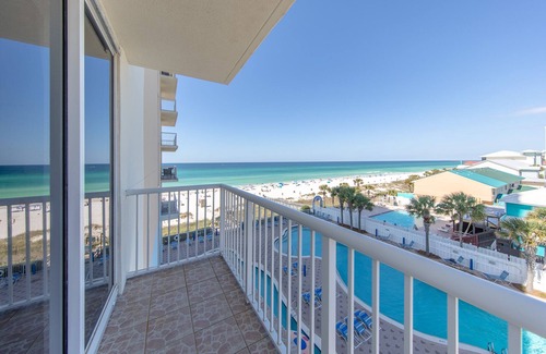 Long Beach Condo | Majestic Towers 4th floor end unit 4/BR3/BA *Directly Over The Pool*Sleeps 12