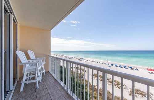 Long Beach Condo | Majestic Towers 4th floor end unit 4/BR3/BA *Directly Over The Pool*Sleeps 12