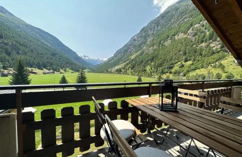Taesch Apartment | Majestic View Alpine Retreat