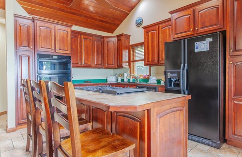Bryson City Cabin | Majestic View cabin in Bryson City: 4BR, lake views, sleeps 10—your perfect mountain escape!