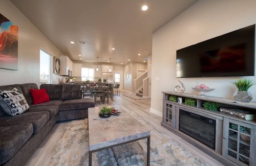 Hildale House | Majestic Zion, So Zion 4Bed 3Bath, Hot Tub, Deck, Fire Pit