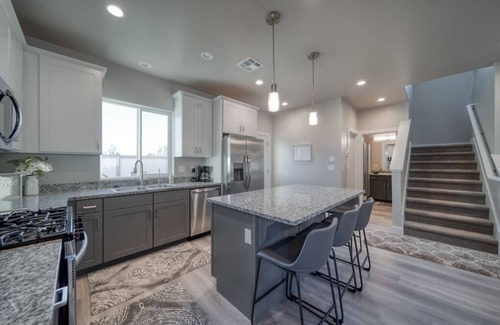 Hildale House | Majestic Zion, So Zion 4Bed 3Bath, Hot Tub, Deck, Fire Pit