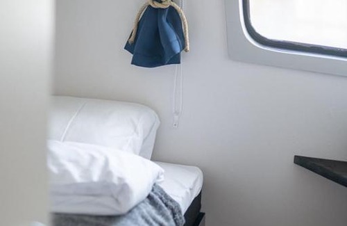Ylamylly Boat Rental | Majoitus-Ravintolalaiva Saimatar