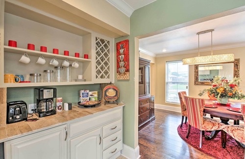Read Boulevard East House | 'Major Manor' New Orleans Home w/Pool & Game Room