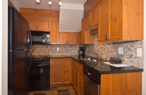 Blackcomb Condo | Major rate reduction due to ongoing common area construction - New Central AC, and renovated unit