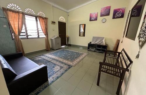 Kampung Merbau Patah House | Mak Ani Homestay