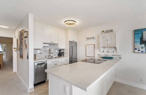 Makaha Valley Condo | Makaha Ocean View - 2 bedroom, 1 bath - family friendly