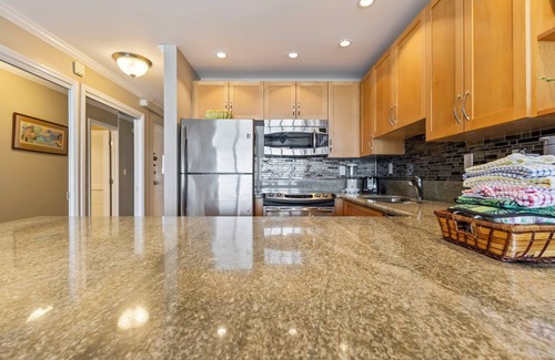 Honokowai Condo | Makani Sands #209 1brm Beachfront Condo with Ice cold AC!