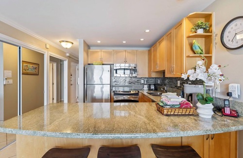 Honokowai Condo | Makani Sands #209 1brm Beachfront Condo with Ice cold AC!