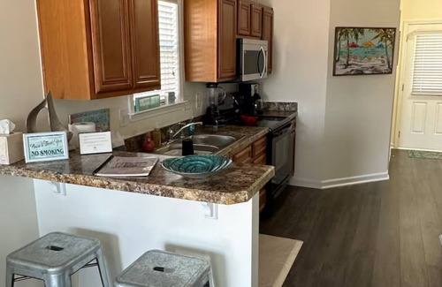 Myrtle Beach House | Makaria's Mermaid Beach Hideaway: Cozy 2-bedroom cottage home in Myrtle Beach!