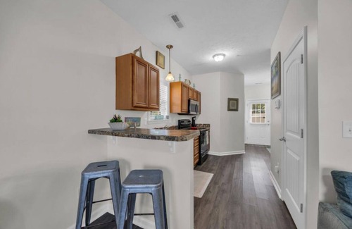 Myrtle Beach House | Makaria's Mermaid Beach Hideaway: Cozy 2-bedroom cottage home in Myrtle Beach!