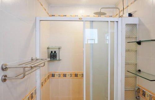 Guadalupe Nuevo House | Makati Altean Apartment (Leonora Room)