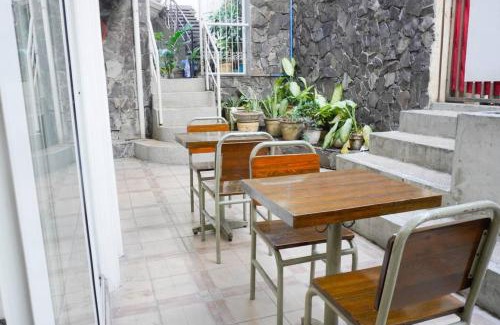 Guadalupe Nuevo House | Makati Altean Apartment (Maura Room)